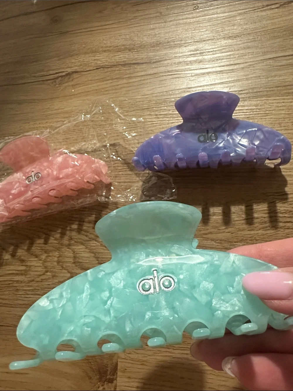 Alo hair clips 3 pairs
